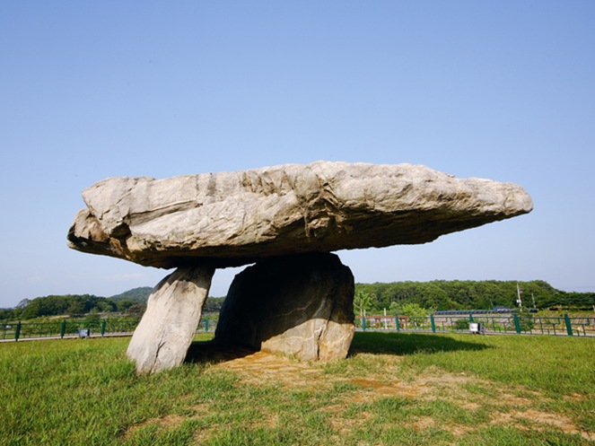 a south koreanb dolmen